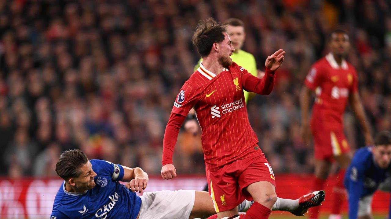 Liverpool V EVERTon, QUANBY Derby, James Sararkkowswki On Alex, Yellow card, Yellow card, sake against a red polish, variously in croco