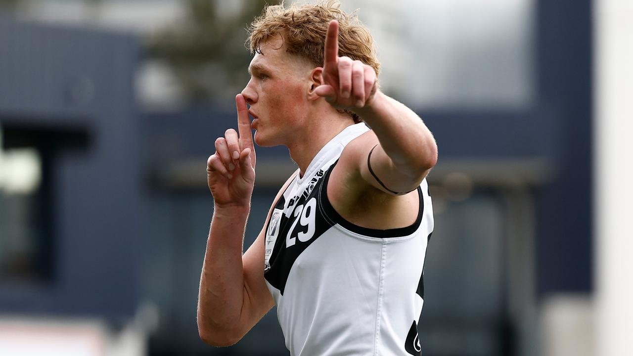 Hugh dixon Kicks 13 golt in the VFL, Tickets of South Versus North, which is the most optol the game in a game of VFL, last new