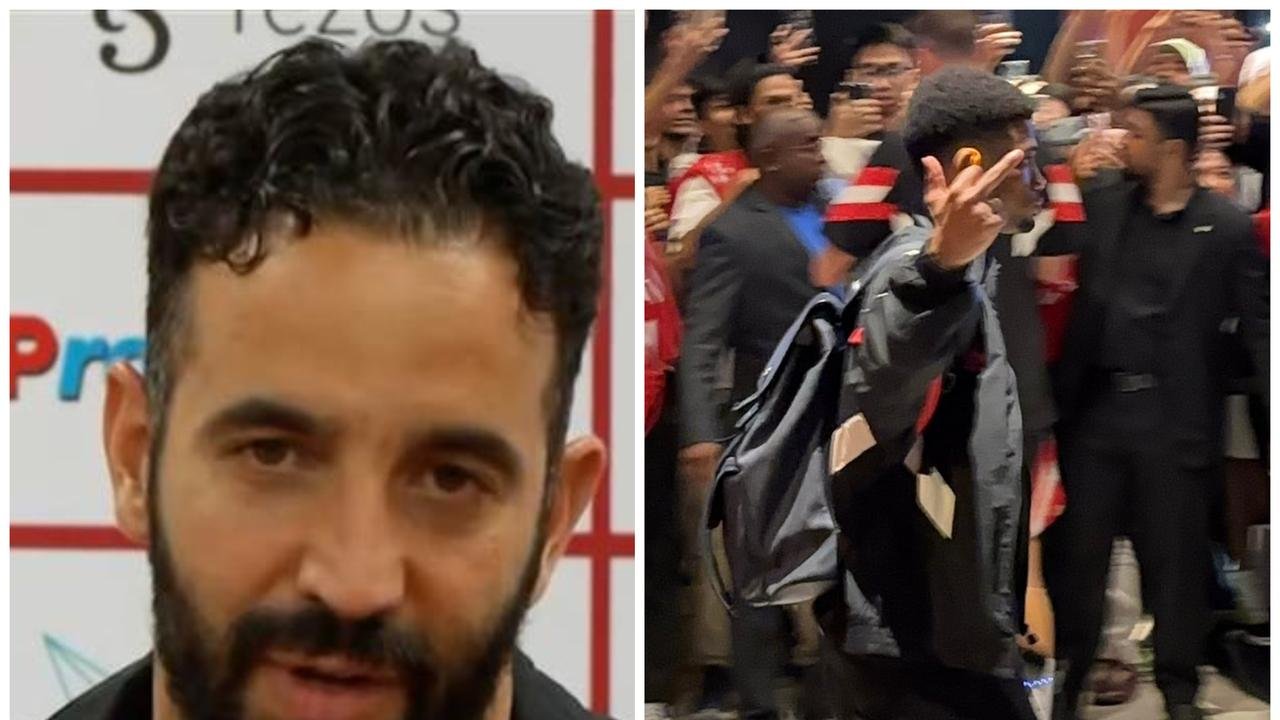 Manchester United Hong Kong, Amad Diallo gives fans the finger finger, the AMORTME Print conference