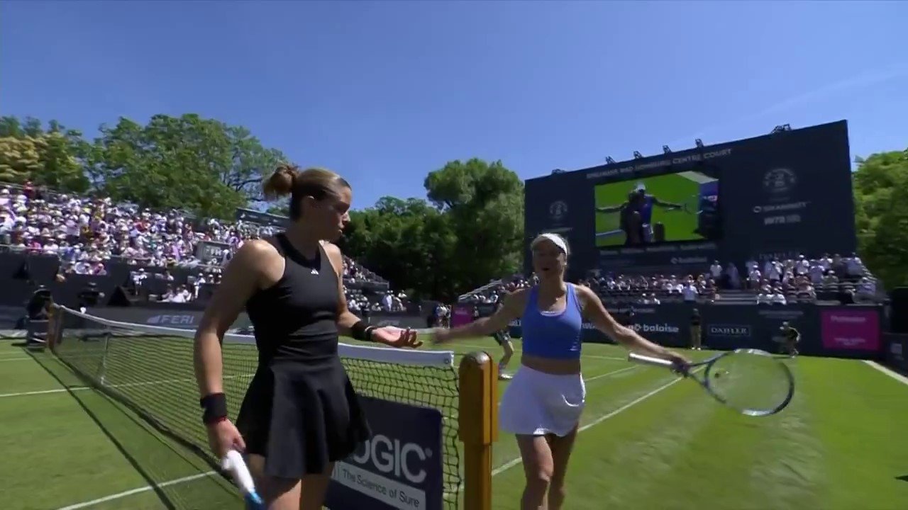 Mary Sakkari and Yulia Putintseve fight in hot Match