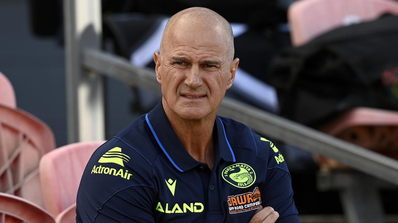 Brad Arthur has realtered to the golden coast to head to the head, skôler, the news, news, highlight, super ligar. Laps rottos